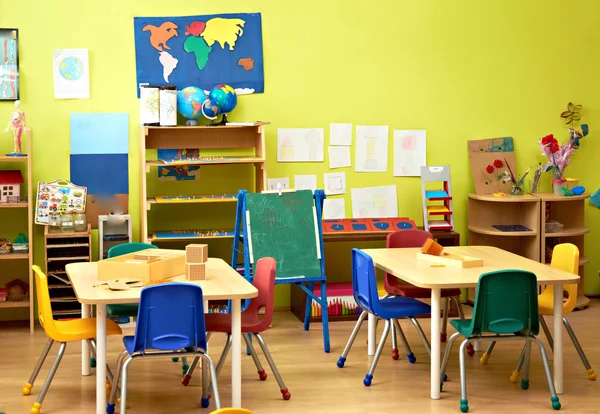 Jardim de infância Montessori Sala de aula pré-escolar — Fotografia de Stock