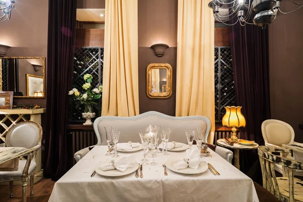 Klassisches Restaurant-Interieur — Stockfoto