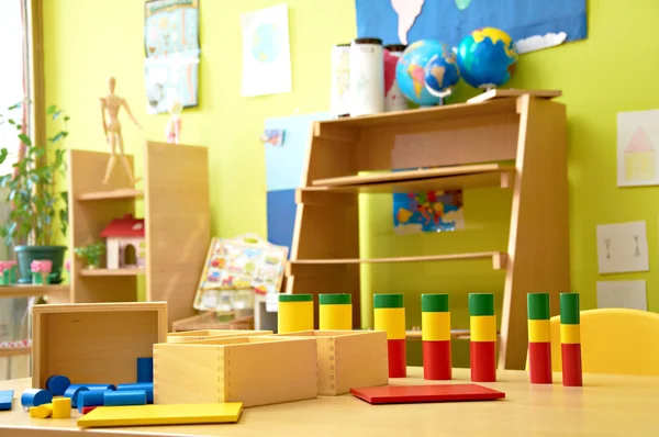 Jardim de infância Montessori Sala de aula pré-escolar — Fotografia de Stock