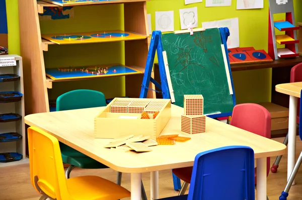 Jardim de infância Montessori Sala de aula pré-escolar — Fotografia de Stock