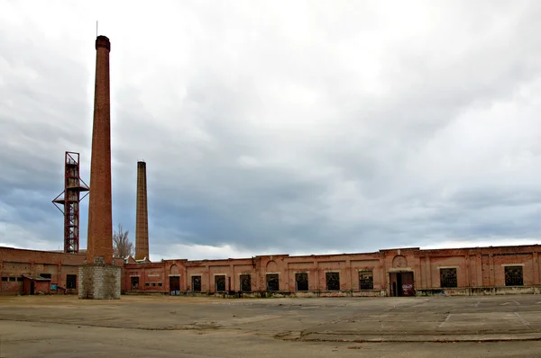 Alte verlassene Fabrik — Stockfoto