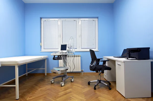 Quarto interior com equipamento médico — Fotografia de Stock