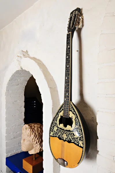 Instrumento musical como decoração do restaurante grego — Fotografia de Stock