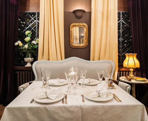Klassiek restaurant interieur — Stockfoto