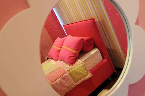 Dormitorio interior chica —  Fotos de Stock
