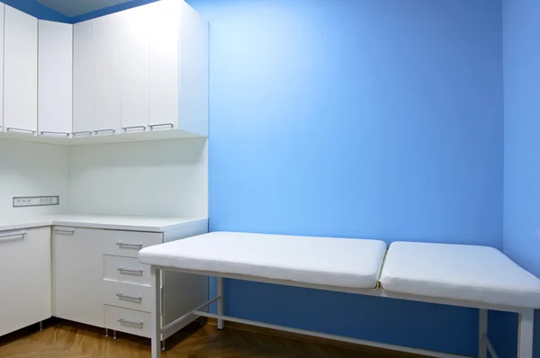 Пустой кабинет в клинике — стоковое фото