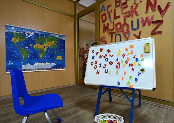 Jardim de infância Montessori Sala de aula pré-escolar — Fotografia de Stock