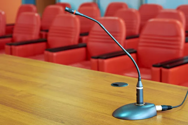 Microphone in front of empty chairs. — Stock Photo, Image