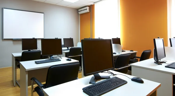 Ordinateur salle de classe intérieur — Photo