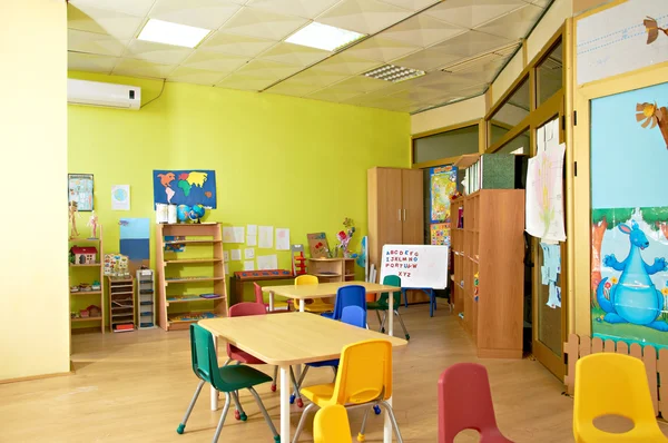 Jardim de infância Montessori Sala de aula pré-escolar — Fotografia de Stock