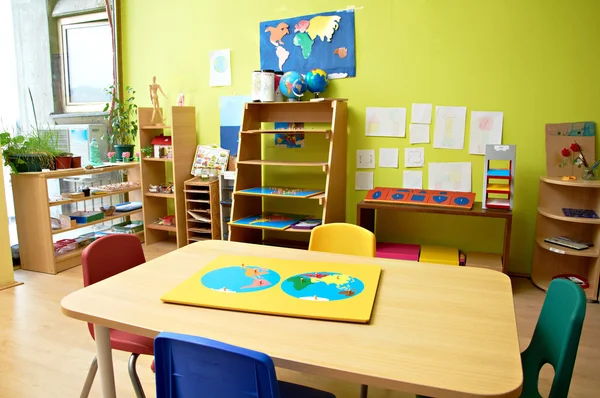 Jardim de infância Montessori Sala de aula pré-escolar — Fotografia de Stock