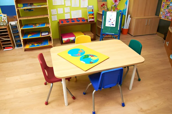 Jardim de infância Montessori Sala de aula pré-escolar — Fotografia de Stock