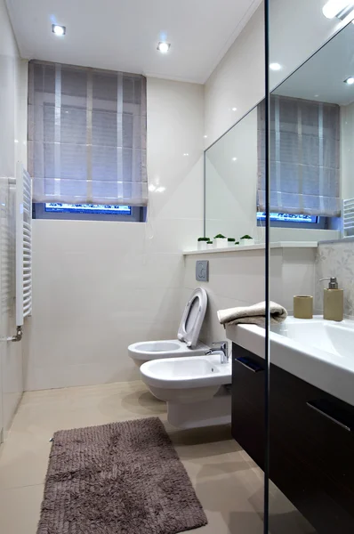 Moderna casa baño — Foto de Stock