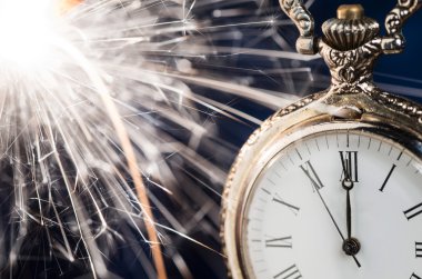 arka plan üzerinde yeni yıl saat