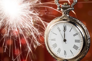 arka plan üzerinde yeni yıl saat