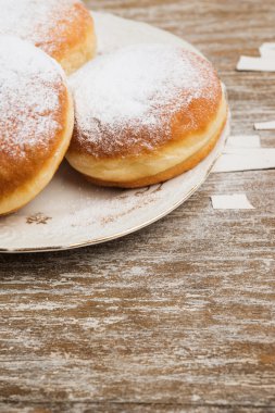 pudra şekeri ile çörek