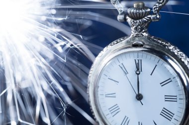 arka plan üzerinde yeni yıl saat