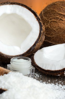 Hindistan cevizi ve organik doğal yüz kremi