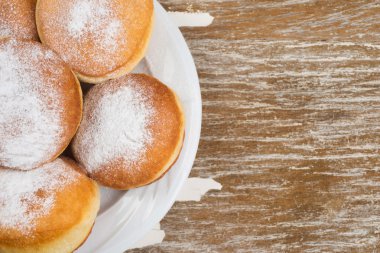 pudra şekeri ile çörek