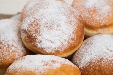 pudra şekeri ile çörek