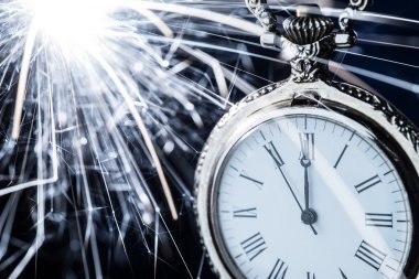 arka plan üzerinde yeni yıl saat