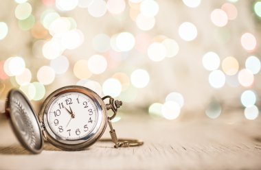 arka plan üzerinde yeni yıl saat