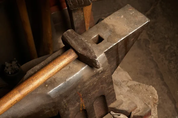 Steel anvil in workshop — Stock Photo, Image