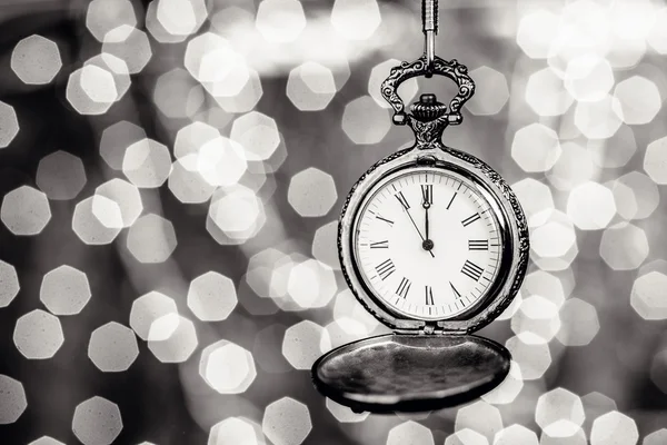 arka plan üzerinde yeni yıl saat