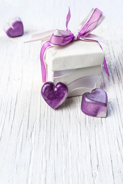 Gift box and heart — Stock Photo, Image