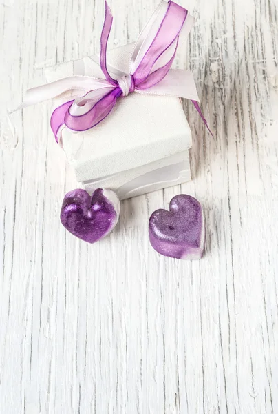 Gift box and heart — Stock Photo, Image