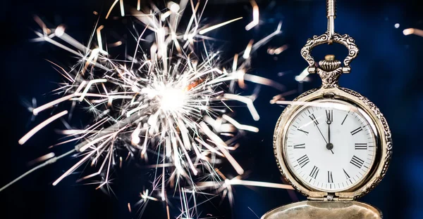Arka plan üzerinde yeni yıl saat — Stok fotoğraf