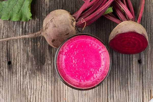 Succo di barbabietola e barbabietola fresche — Foto Stock