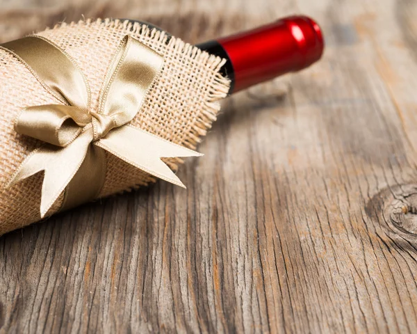 Geschenkflasche Rotwein — Stockfoto