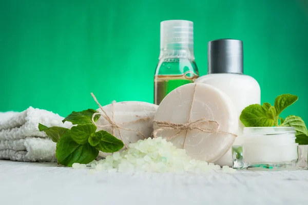 Barrette di sapone, cocco e crema per il viso — Foto Stock