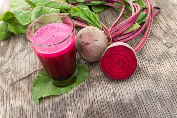 Fresh beetroot and beetroot juice — Stock Photo, Image