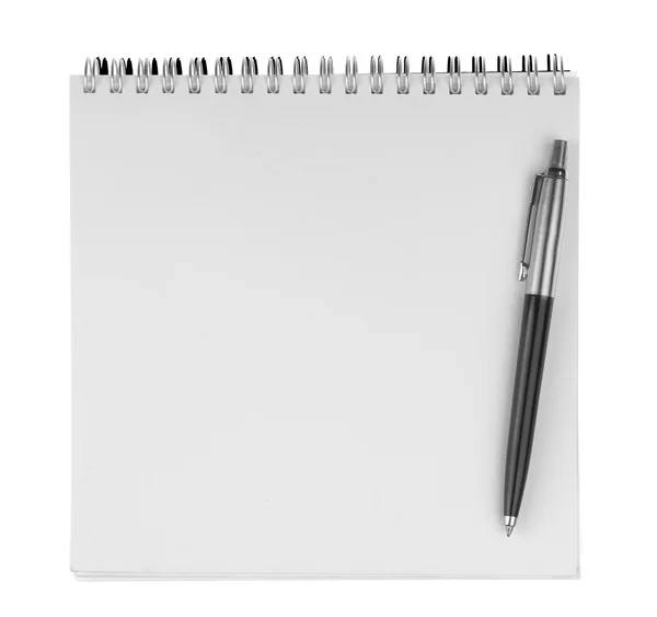 Caderno em branco com caneta — Fotografia de Stock