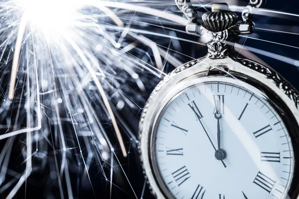 arka plan üzerinde yeni yıl saat