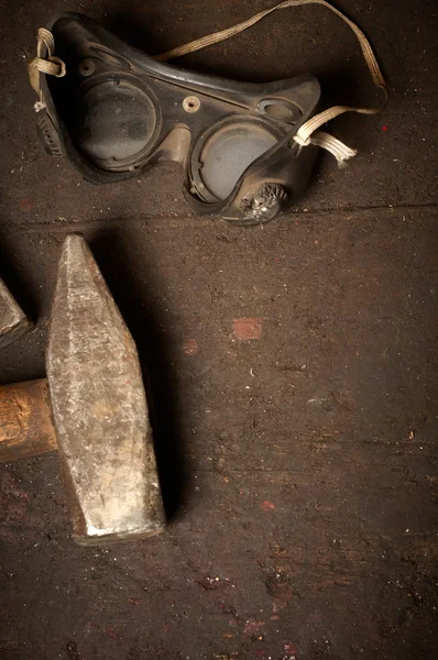 Hammer and welding goggles — Stock Photo, Image