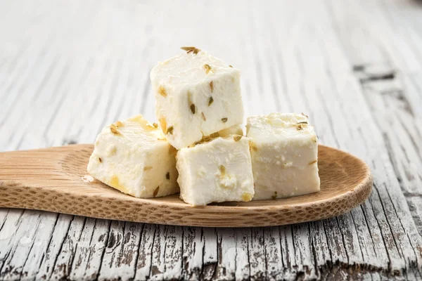 Queijo feta em cubos — Fotografia de Stock