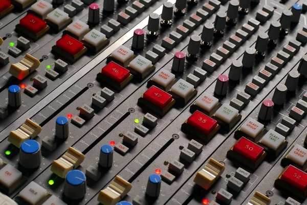 Panel de control en estudio de música — Foto de Stock