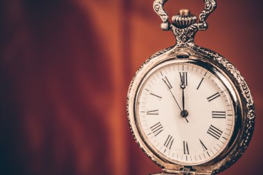 arka plan üzerinde yeni yıl saat