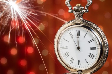 arka plan üzerinde yeni yıl saat