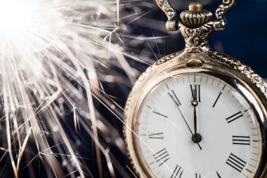 arka plan üzerinde yeni yıl saat