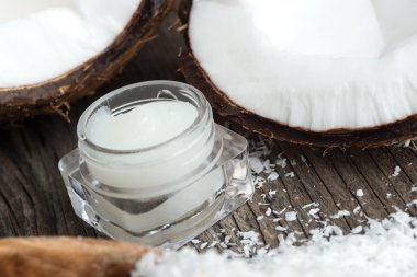 Hindistan cevizi ve organik doğal yüz kremi