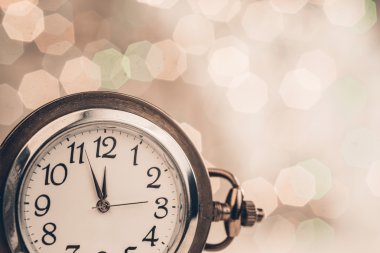 arka plan üzerinde yeni yıl saat