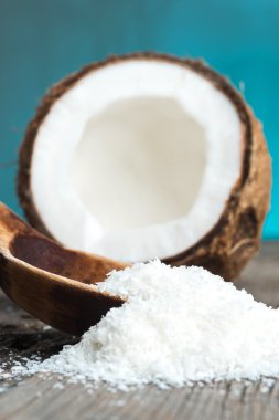 Topraklı Hindistan cevizi pul