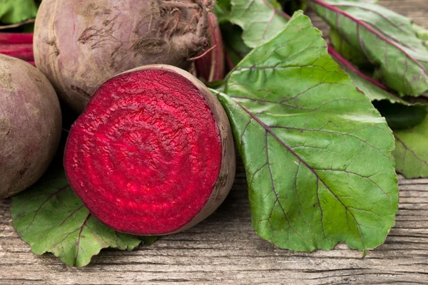 Fresh beetroot with leaves — Stock Photo, Image