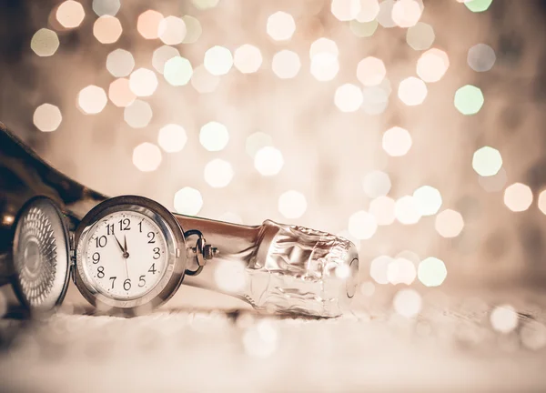 Clock and bottle of champagne — Stock Photo, Image