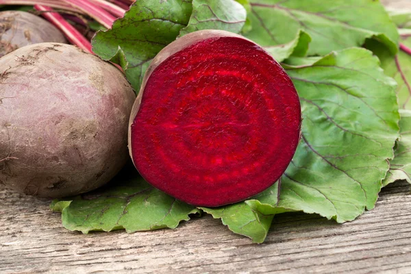 Fresh beetroot with leaves — Stock Photo, Image