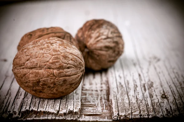 Unos cuantos frutos secos enteros — Foto de Stock